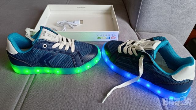 Детски светещи обувки Geox 33 номер, снимка 2 - Детски маратонки - 46203889