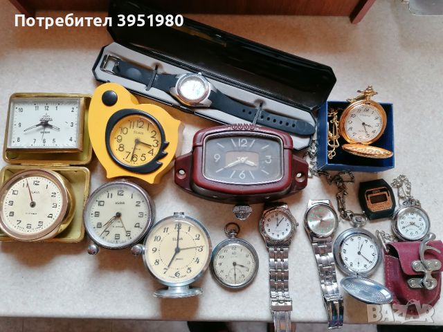 Часовници, снимка 1 - Антикварни и старинни предмети - 45320556