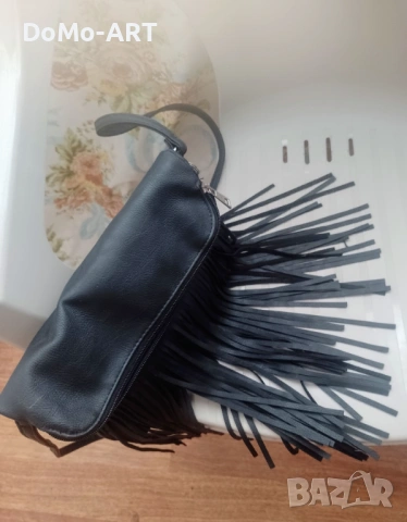 Малка чанта с ресни Черна