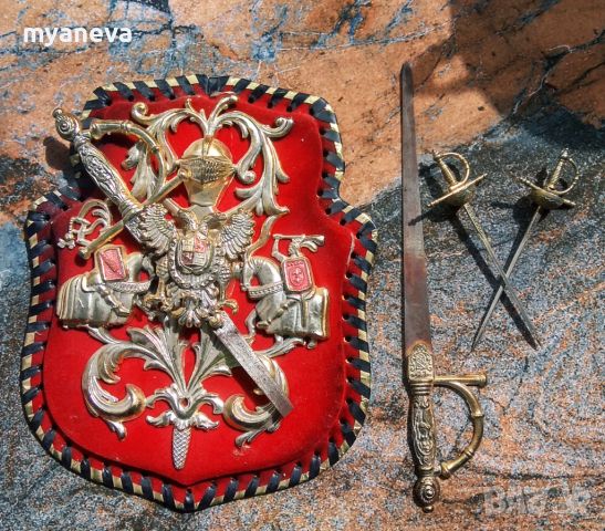 Toledo сувенир, рицарски герб с подвижни , метални шпаги . , снимка 4 - Колекции - 45731633