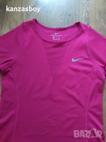 Nike Zonal Cooling - страхотна дамска тениска КАТО НОВА С, снимка 5 - Тениски - 46591147