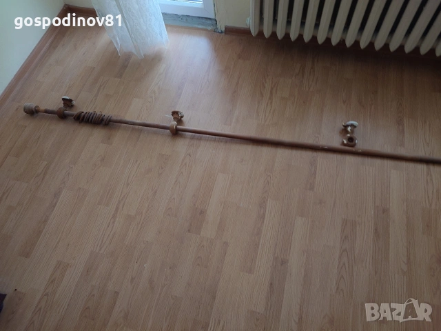 Дървен корниз