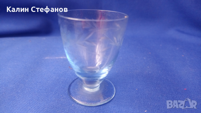 Ретро малки симпатични ракиени чашки, ръчна гравюра, син оттенък – 6 бр, снимка 6 - Антикварни и старинни предмети - 44938109