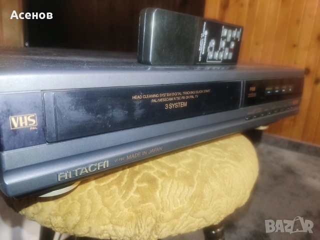 Продавам записващ видеокасетофон.