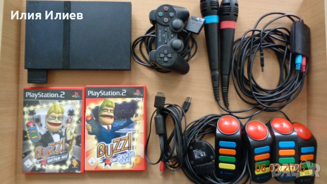 PlayStation 2 Slim + Buzzers + SingStar Microphone + 2 Игри