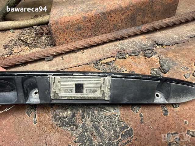 Лайстна над номера за BMW E46 седан, снимка 2 - Части - 53971125