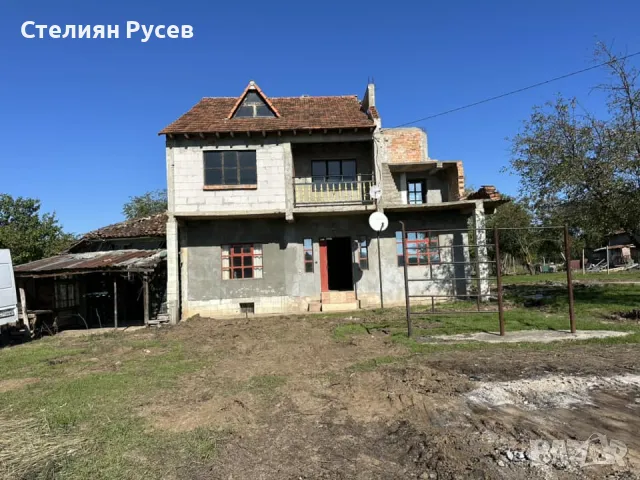 интересна къща 132кв / парцел 1643 кв / в с. Калипетрово, ул. ”ВИТ” 10, в края на селото до клетката, снимка 2 - Къщи - 47717024