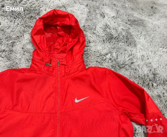 Дамско яке (ветровка) Nike, Размер M, снимка 3 - Якета - 48634573