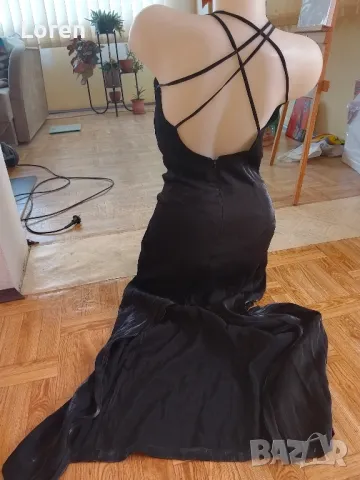 Черна дълга лъскава официална рокля с дълга цепка отзад , снимка 7 - Рокли - 49685876