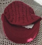 Вишнева дамска плетена зимна шапка с козирка, снимка 2