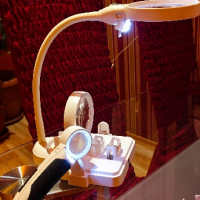 Настолна LED лампа лупа с 3 вида увеличение, снимка 1 - Настолни лампи - 45003072