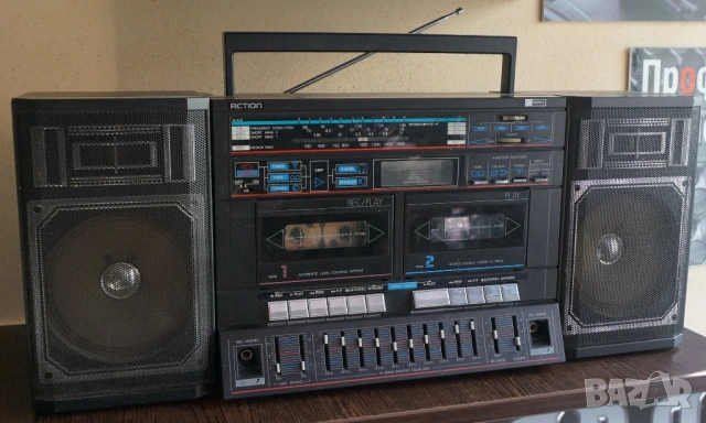 ACTION!Голям и много свирещ касетофон!Сервизиран