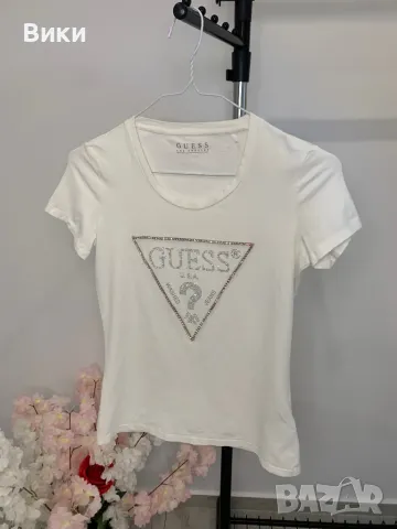 Оригинална тениска на Guess размер М, подходяща и за S