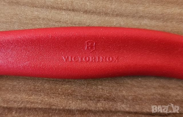 НОВ Нож Victorinox Swiss назъбено острие Викторинокс 6.7431 Швейцарско ножче, снимка 3 - Прибори за хранене, готвене и сервиране - 45888159