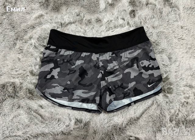 Дамски шорти Nike Camo Shorts, Размер M, снимка 1 - Къси панталони и бермуди - 46806133