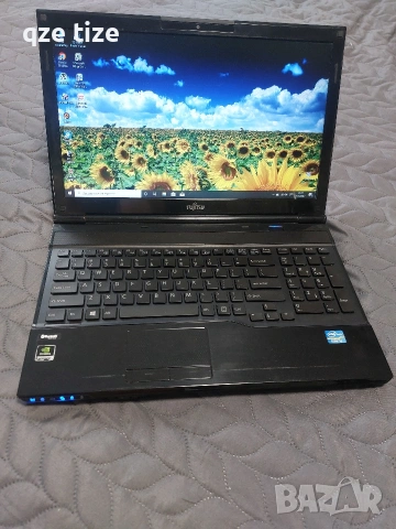 лаптоп Fujitsu i3 Seria 