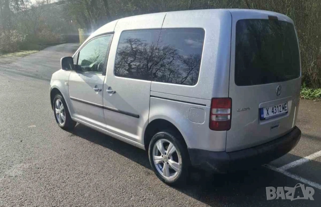 Продавам безупречен VW Caddy 1.6 TDI 2011 г., снимка 4 - Автомобили и джипове - 51850133