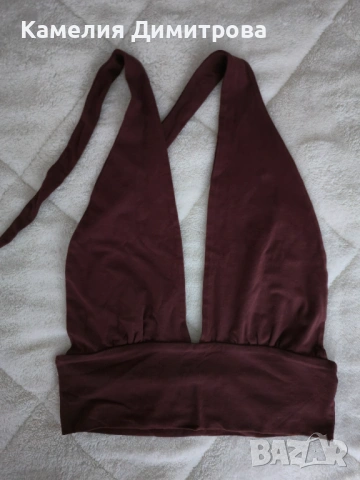 Топ с гол гръб и дълбоко деколте – тъмно бордо