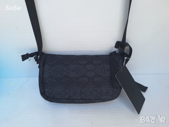 Nike Jordan Handbag - дамска чанта, снимка 4 - Чанти - 45011582