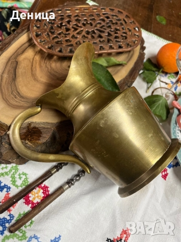 Месингова кана Индия Изящно извитата дръжка и плавно оформеният чучур придават на каната грацията на, снимка 4 - Други - 52598805