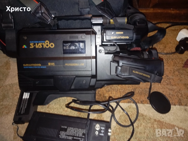 голяма видео камера GRUNDIG.