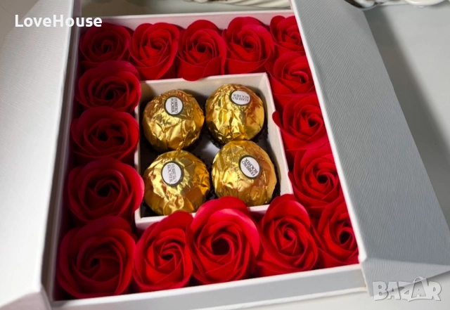 Подаръчна кутия с червени сапунени рози, Ferrero Rocher и опция за бижу или малък сувенир, снимка 1
