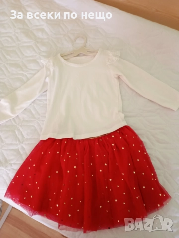 Коледен комплект от бяла блуза червена пола и подарък! 