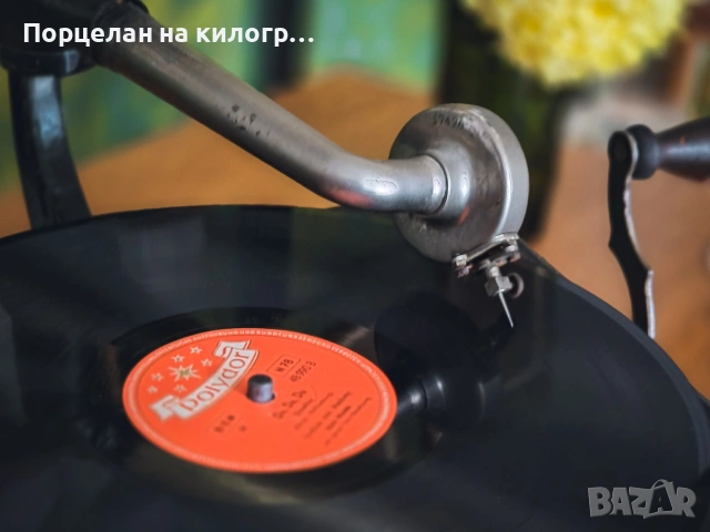 Антикварен грамофон His Master’s Voice (HMV) - истинска музикална класика от началото на XX век., снимка 11 - Антикварни и старинни предмети - 53644839