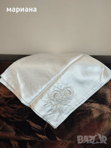 сатенено каре с рязана бродерия-65/60см.