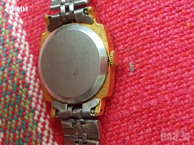 Дамски часовник Луч голям корпус, снимка 2 - Дамски - 53924887