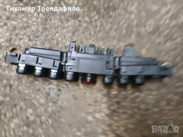 бутони средна конзола mercedes w220 2208213958 , 2208213751, 220 821 39 58 , 220 821 37 51, снимка 2 - Части - 53100245