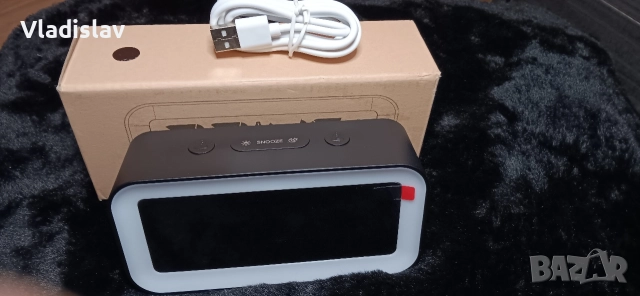 Силен цифров будилник с динамична RGB нощна светлина в 8 цвята, снимка 2 - Друга електроника - 52677750