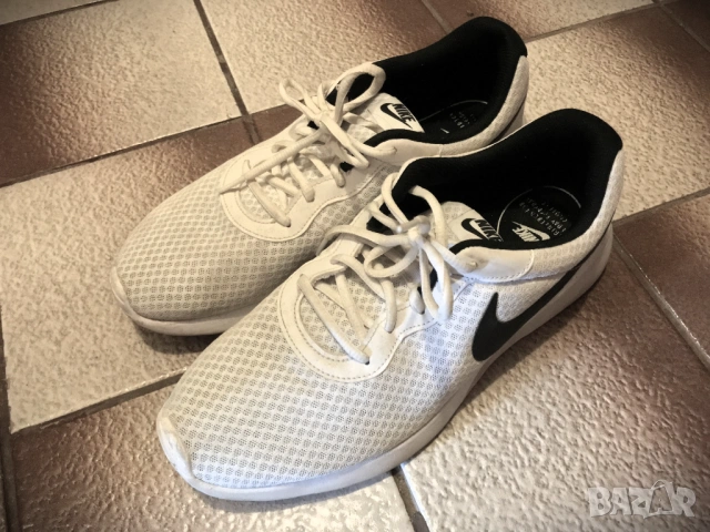 Nike Tanjun 45.5 – почти нови, ултра леки и удобни – топ цена, снимка 4 - Маратонки - 53656130