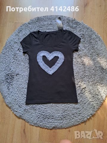 Нови елегантни дамски тениски/Българско качество с ефектно изработено сърце от тюл /Размери:S,M,L,XL, снимка 3 - Тениски - 46369876