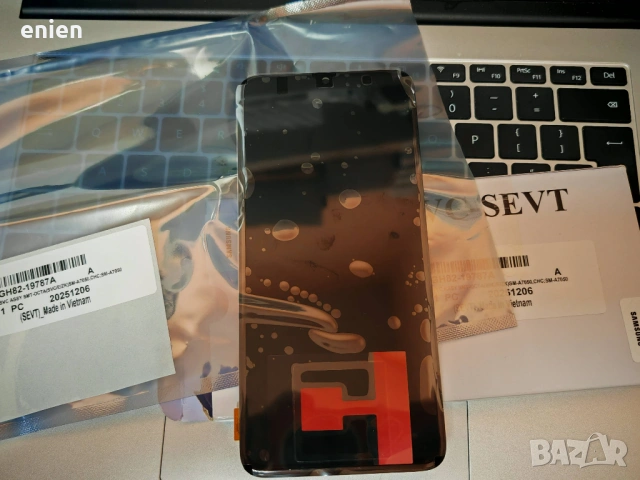 НОВ Оригинален дисплей с рамка Service Pack за Samsung Galaxy A70 A705, снимка 2 - Резервни части за телефони - 35827142