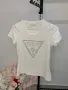 Оригинална тениска на Guess размер М, подходяща и за S, снимка 1