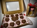 РЪЧНО ИЗРАБОТЕНИ ШОКОЛАДОВИ БОНБОНИ И СВЕЩИ ЗА СВ. ВАЛЕНТИН, снимка 1