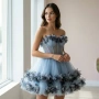 Елегантна Ефектна Къса Рокля Бюстие В Небесно Синьо С 3D цветя И Тюл Код Roni28, снимка 1