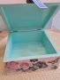 Ръчно изработена кутия голяма за бижута с декупаж с рози и пеперуди отвън пастелно розова , снимка 4
