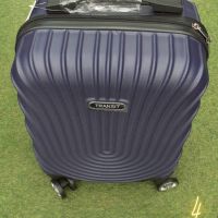 Стилен куфар с колелца за ръчен багаж с твърдо покритие 40/30/20см, снимка 2 - Куфари - 45753064