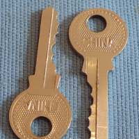 Два ключа за катинар за КОЛЕКЦИЯ ДЕКОРАЦИЯ АРТ ИНСТАЛАЦИЯ 44029, снимка 2 - Други ценни предмети - 44949915