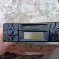 Оригинален радиокасетофон от Mercedes w210, снимка 1 - Аксесоари и консумативи - 45026097