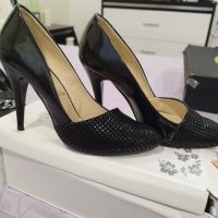 продавам , снимка 1 - Дамски елегантни обувки - 45952763
