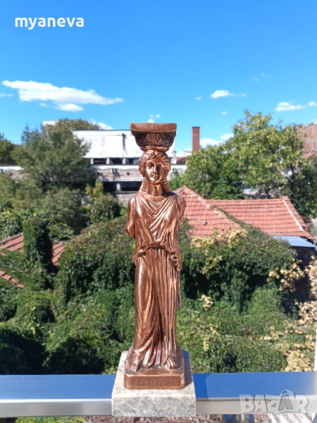 Метална, масивна статуетка на кариатида, архитектурен елемент под формата на женска фигура , снимка 1
