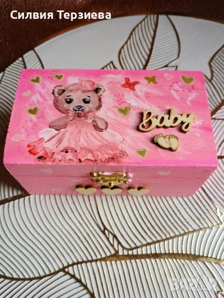 Ръчно изработена дървена кутия за бебе момиче , снимка 1