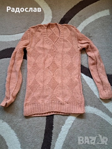 чисто нов ръчно плетен вълнен пуловер