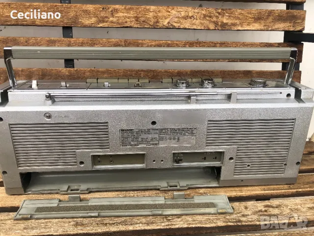 Радиокасетофон Sharp GF 450-за ремонт!, снимка 9 - Радиокасетофони, транзистори - 50165146