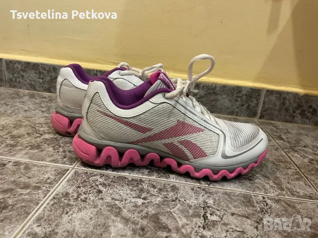 Дамски / детски маратонки reebok, снимка 1 - Маратонки - 46829270