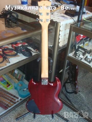 Електрическа китара с калъф, снимка 11 - Китари - 54121598