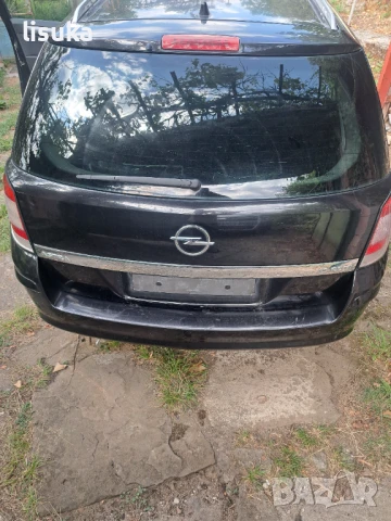Заден капак за Опел Астра Н комби с код на боята Z20R 